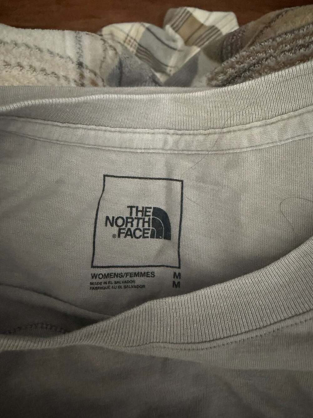 The North Face Women's Gray Short Sleeve Crewneck T-Shirt Size M - Picture 2 of 2